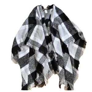 Black & White Poncho Blanket Cardigan Checkered Cozy Fringe Ends